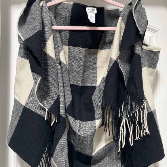JCrew Black and White Buffalo Plaid Cape Scarf Wrap with fringe. Like new. - Picture 2 of 6